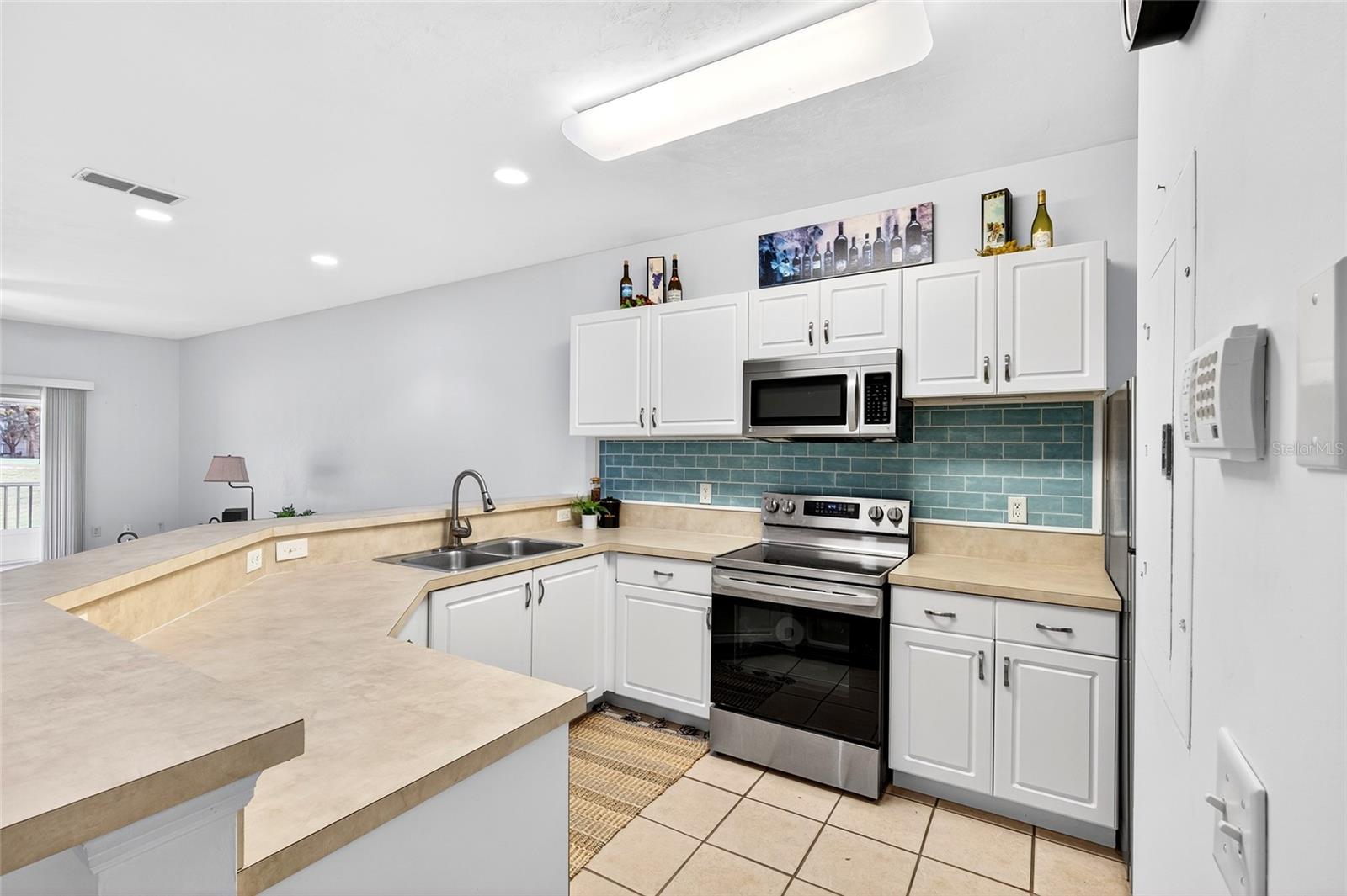 Image 4 of 23 For 13200 Newberry Road 80