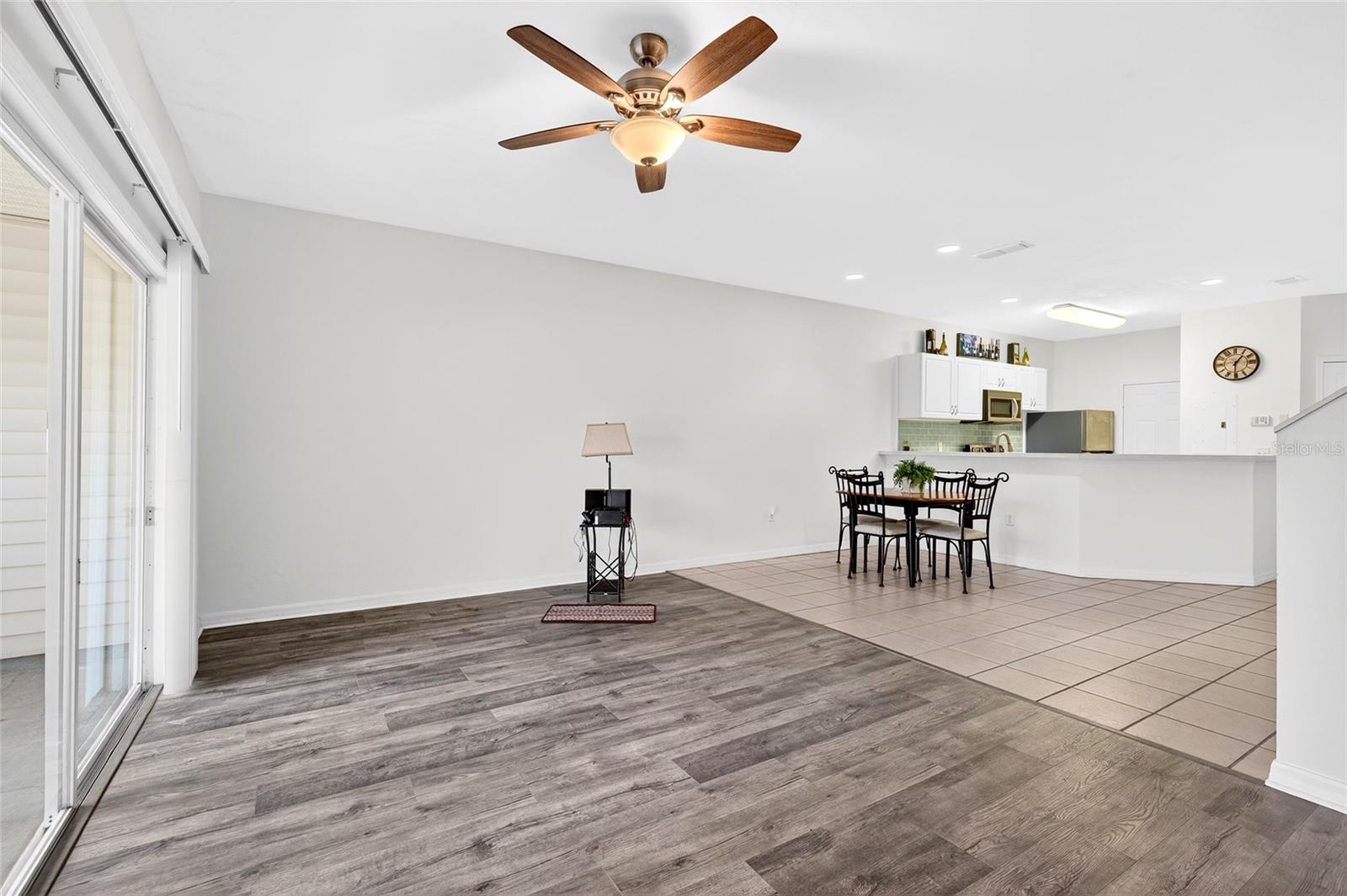 Image 8 of 23 For 13200 Newberry Road 80