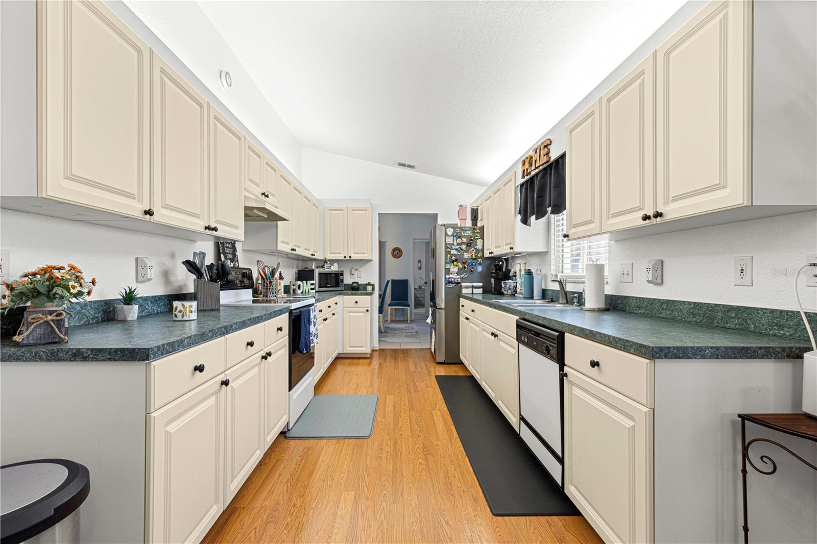 Image 14 of 48 For 13776 87th Avenue