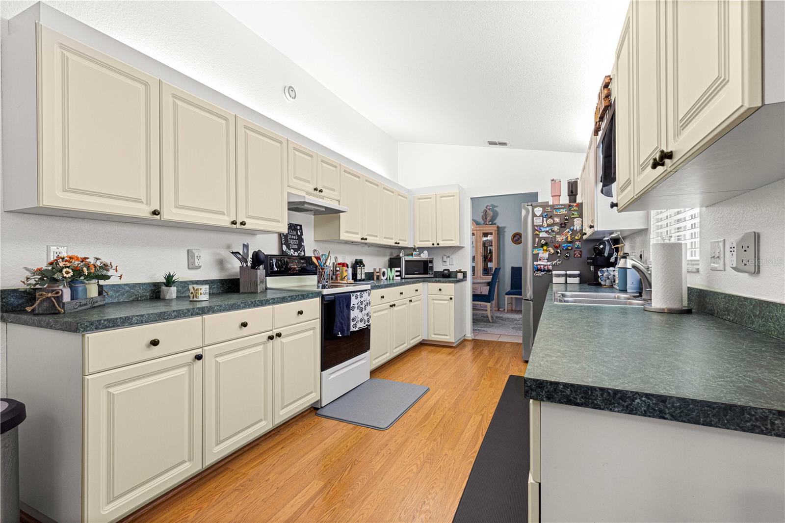 Image 15 of 48 For 13776 87th Avenue