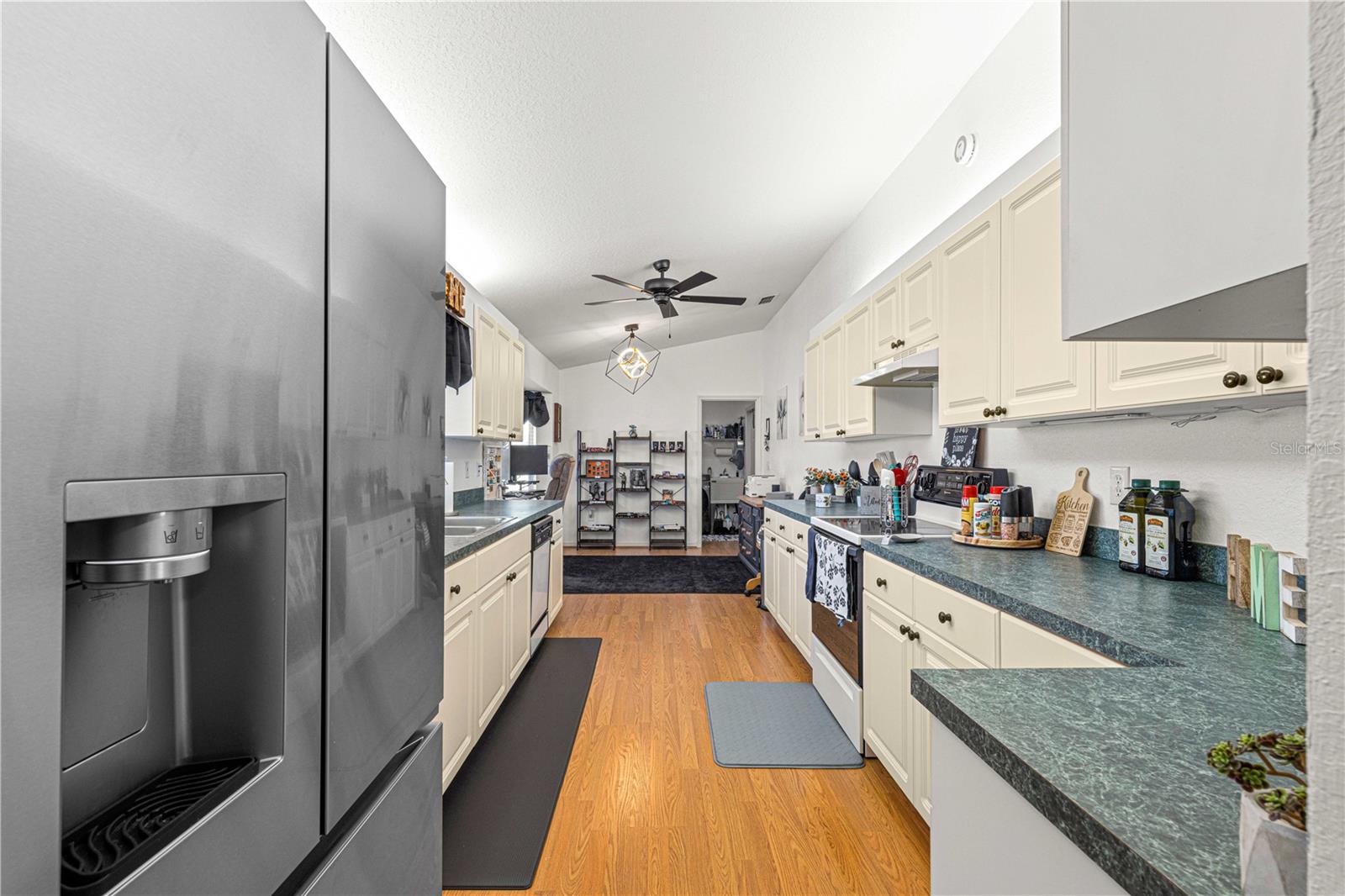 Image 16 of 48 For 13776 87th Avenue