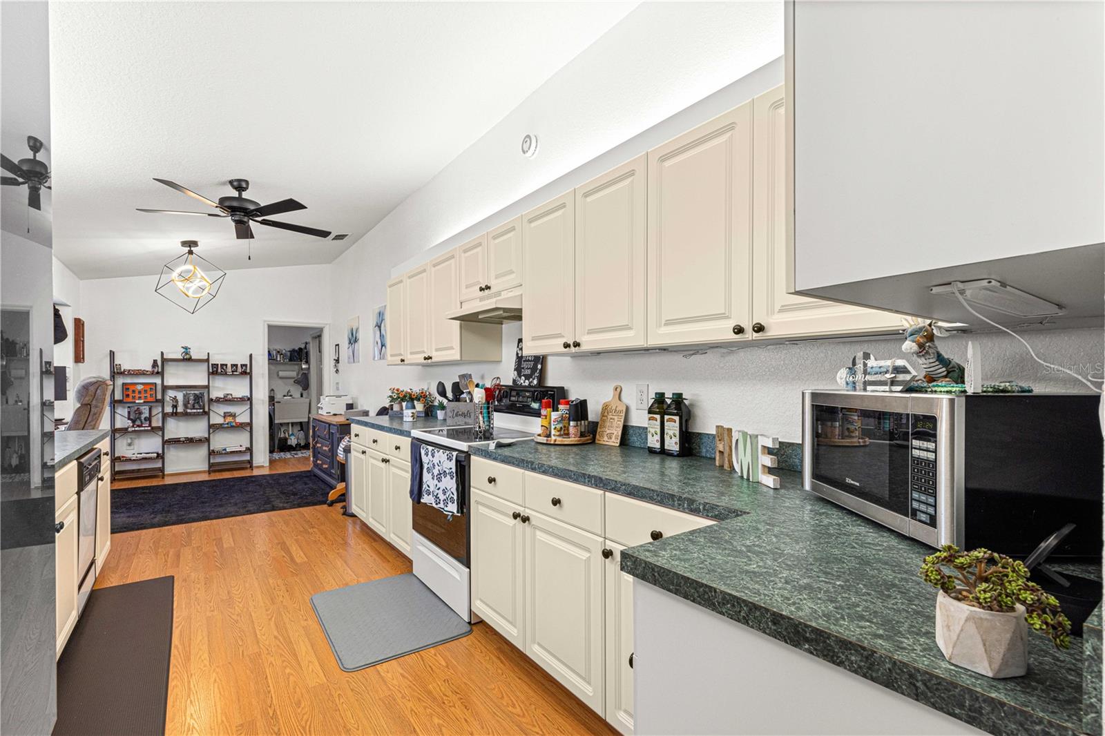 Image 17 of 48 For 13776 87th Avenue