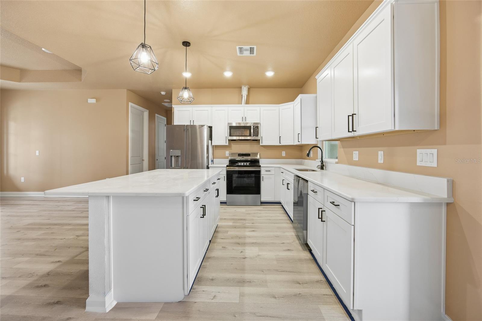 Image 2 of 5 For 306 Oak Lane