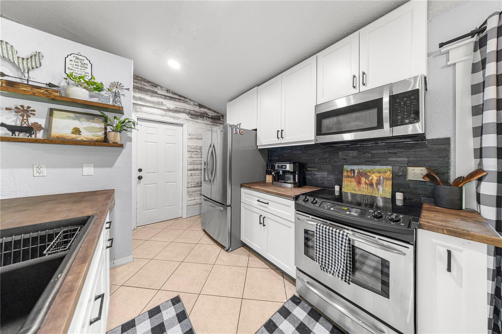 Image 8 of 38 For 16345 113th Street Road