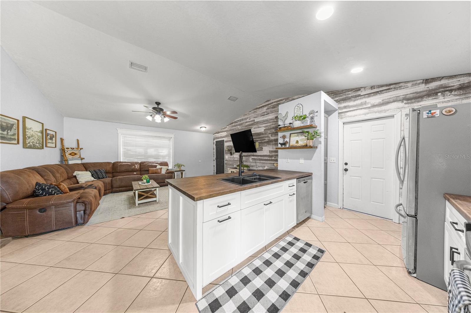 Image 9 of 38 For 16345 113th Street Road