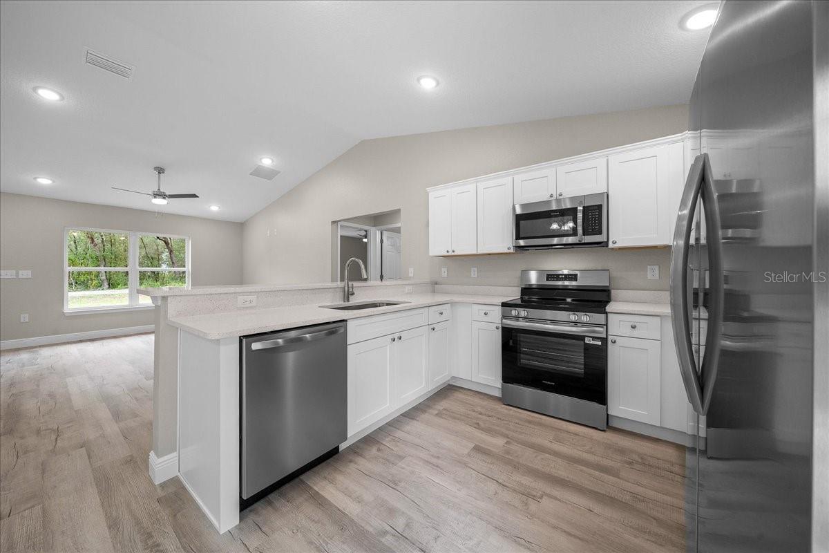 Image 14 of 47 For 10338 126 Lane