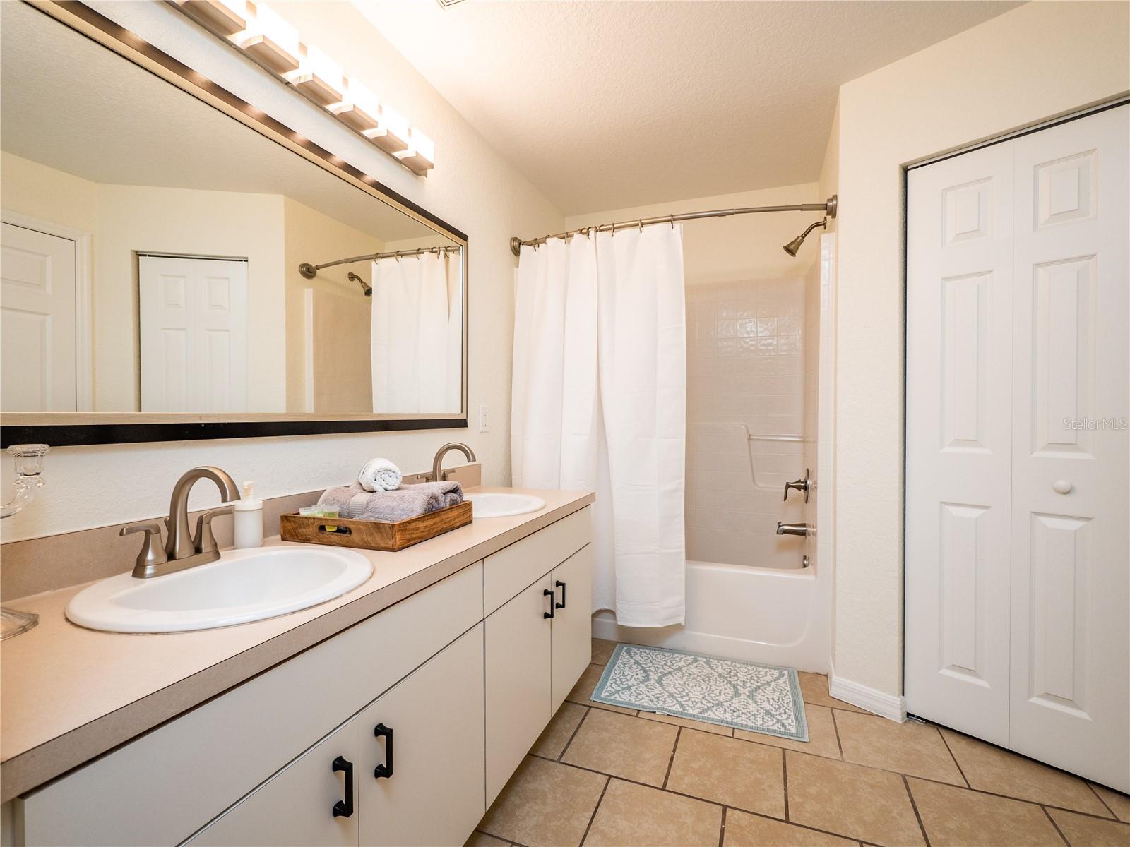 Image 12 of 17 For 5400 55 Place