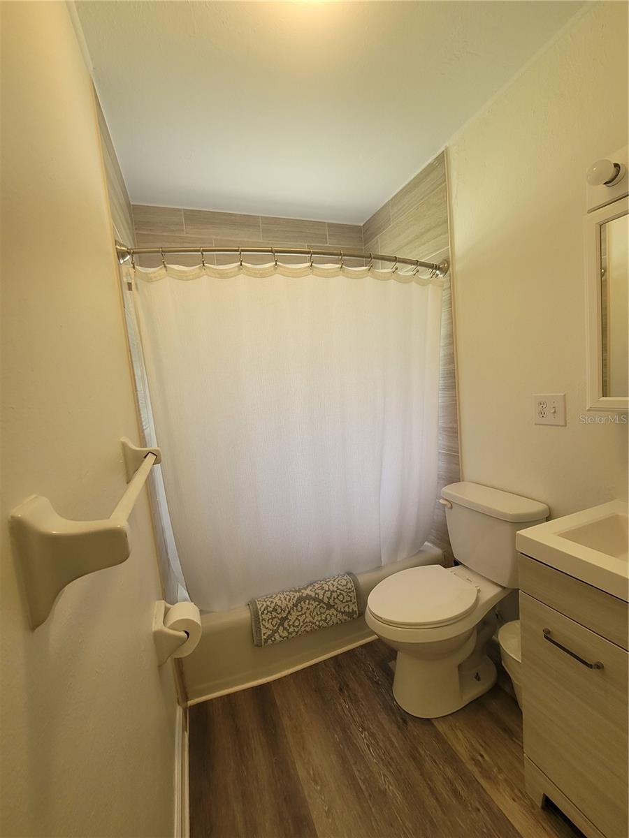 Image 15 of 16 For 2400 57 Place