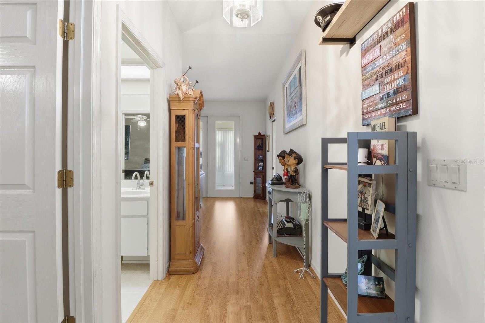 Listing photo id 8 for 6812 Queensbury Lane