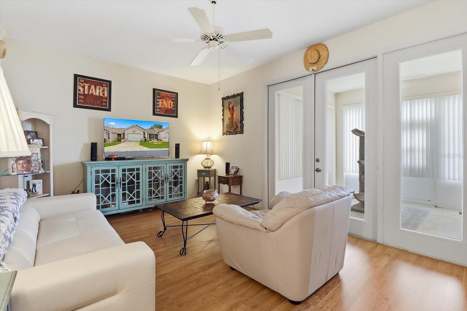 Listing photo id 9 for 6812 Queensbury Lane