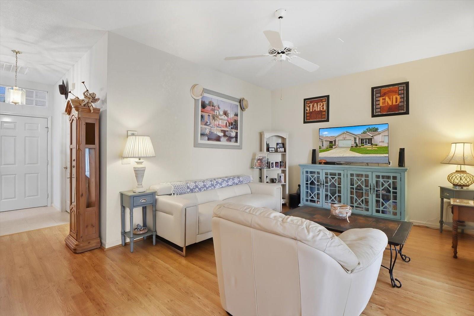 Listing photo id 10 for 6812 Queensbury Lane