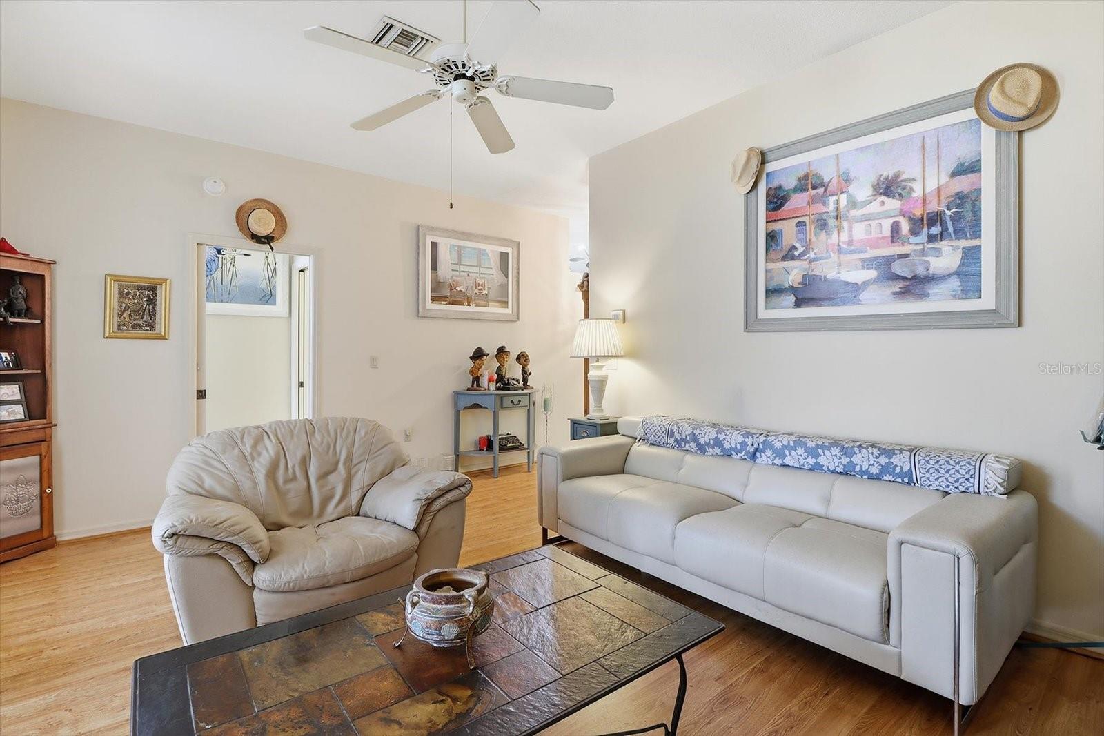 Listing photo id 11 for 6812 Queensbury Lane