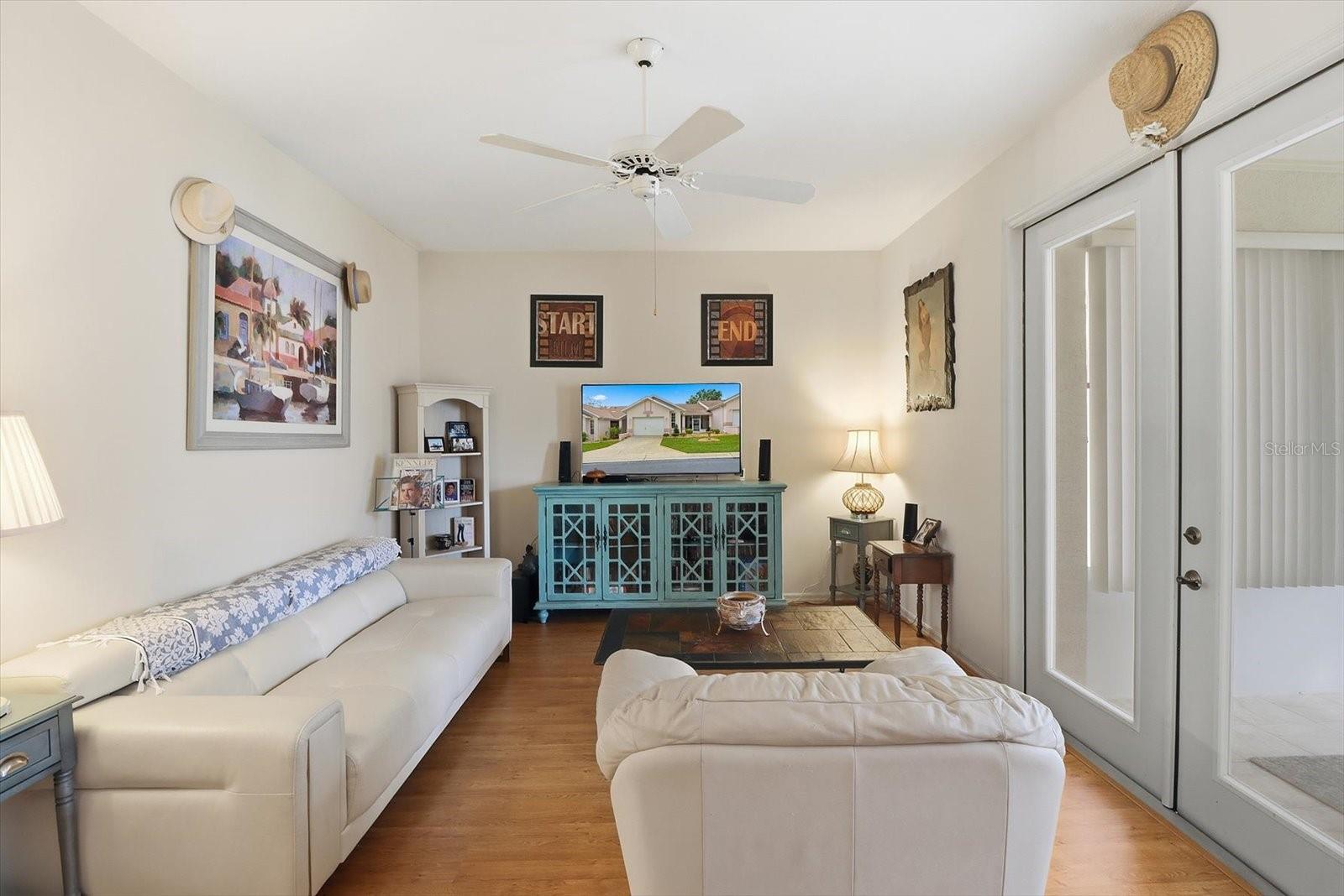 Listing photo id 12 for 6812 Queensbury Lane