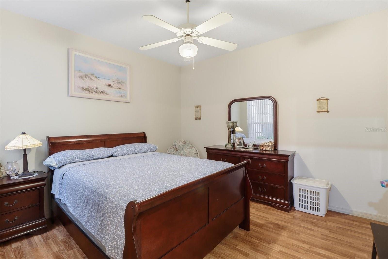 Listing photo id 13 for 6812 Queensbury Lane