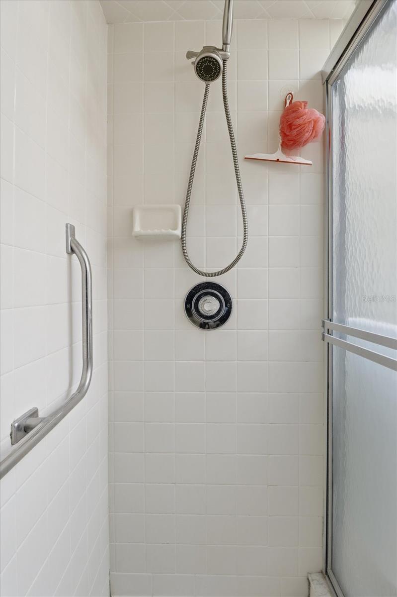 Listing photo id 16 for 6812 Queensbury Lane