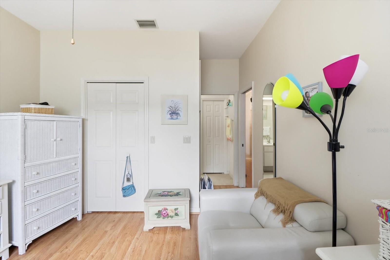 Listing photo id 18 for 6812 Queensbury Lane