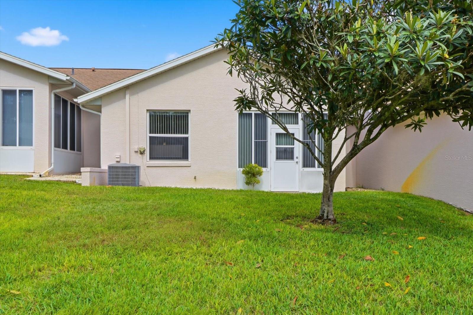 Listing photo id 27 for 6812 Queensbury Lane