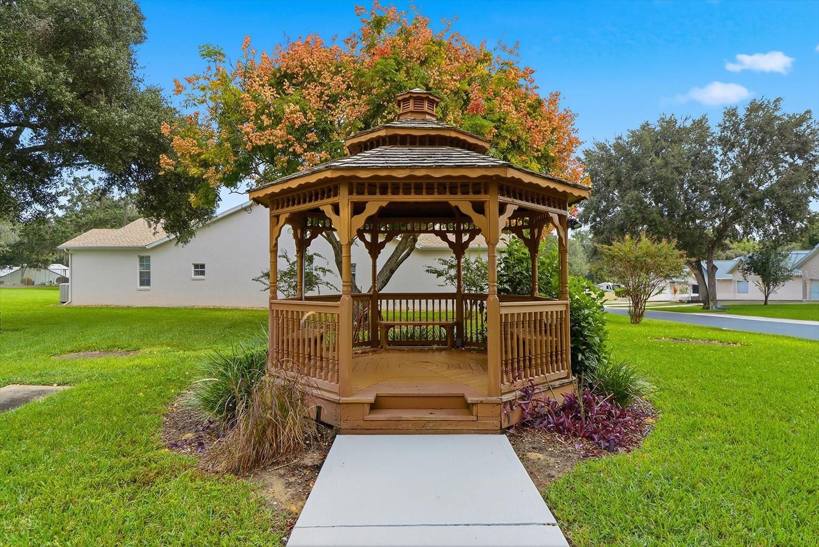 Listing photo id 28 for 6812 Queensbury Lane