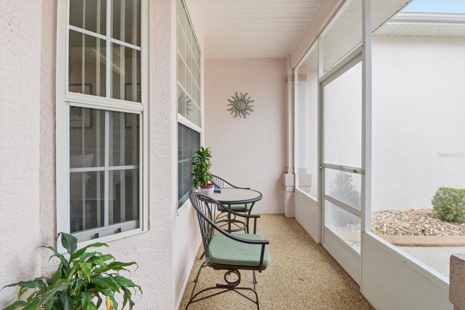 Listing photo id 2 for 6812 Queensbury Lane