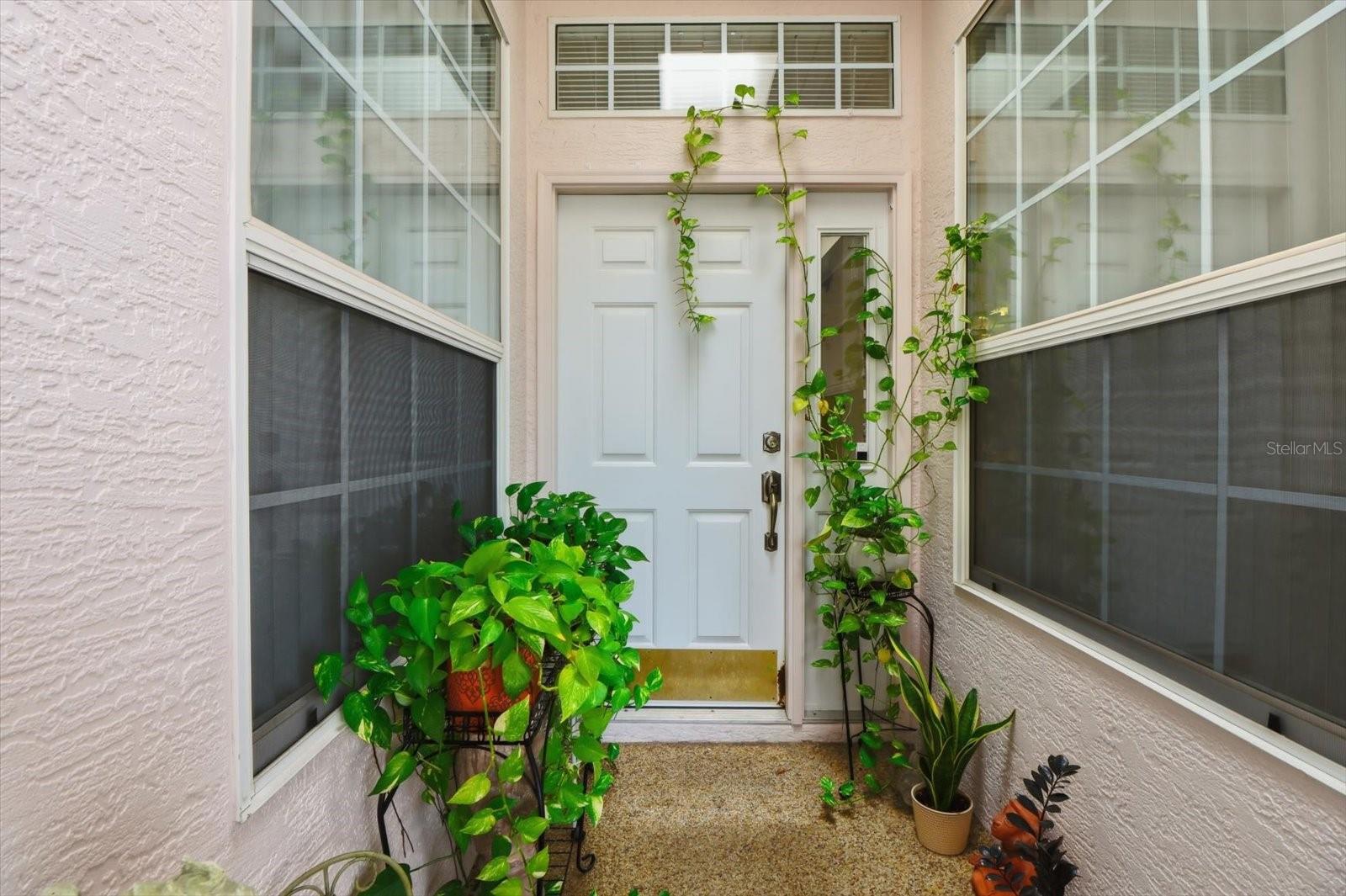 Listing photo id 3 for 6812 Queensbury Lane