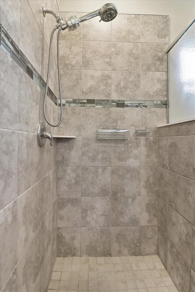 Image 22 of 46 For 11524 50th Circle