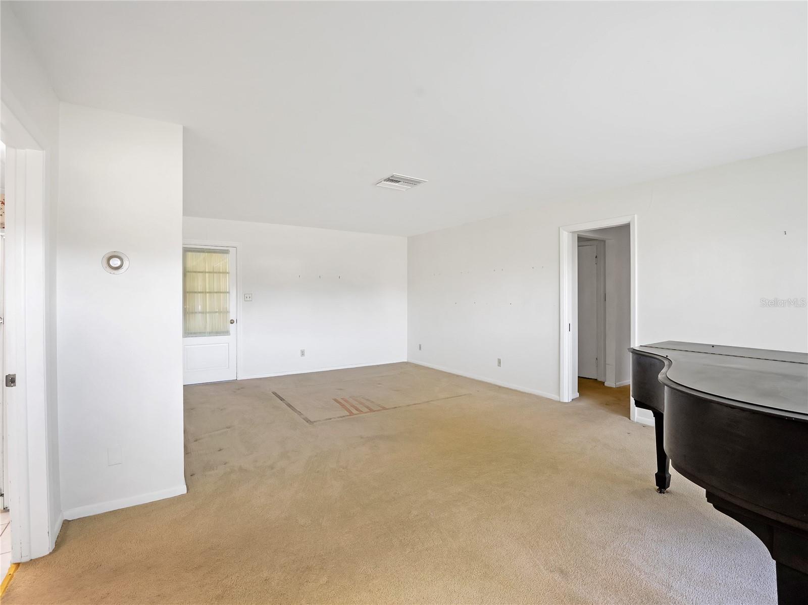 Listing photo id 10 for 1631 17th Street