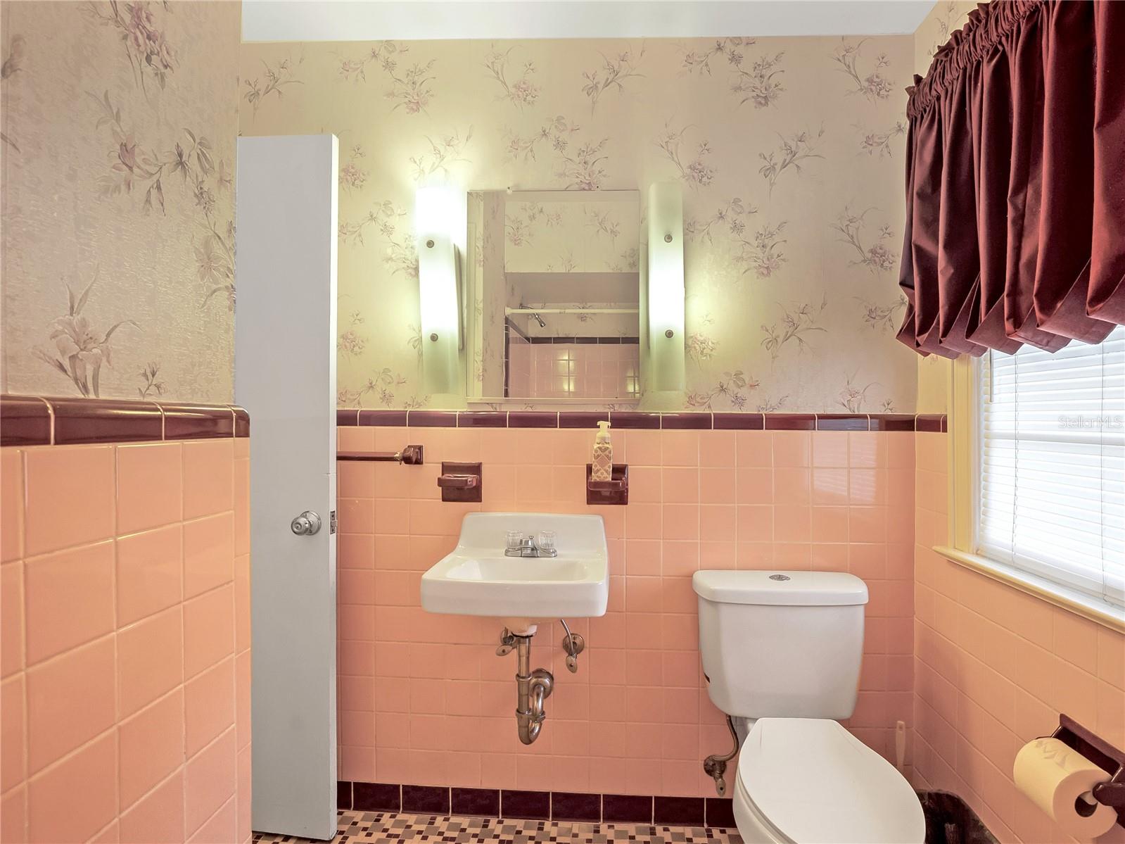 Listing photo id 14 for 1631 17th Street