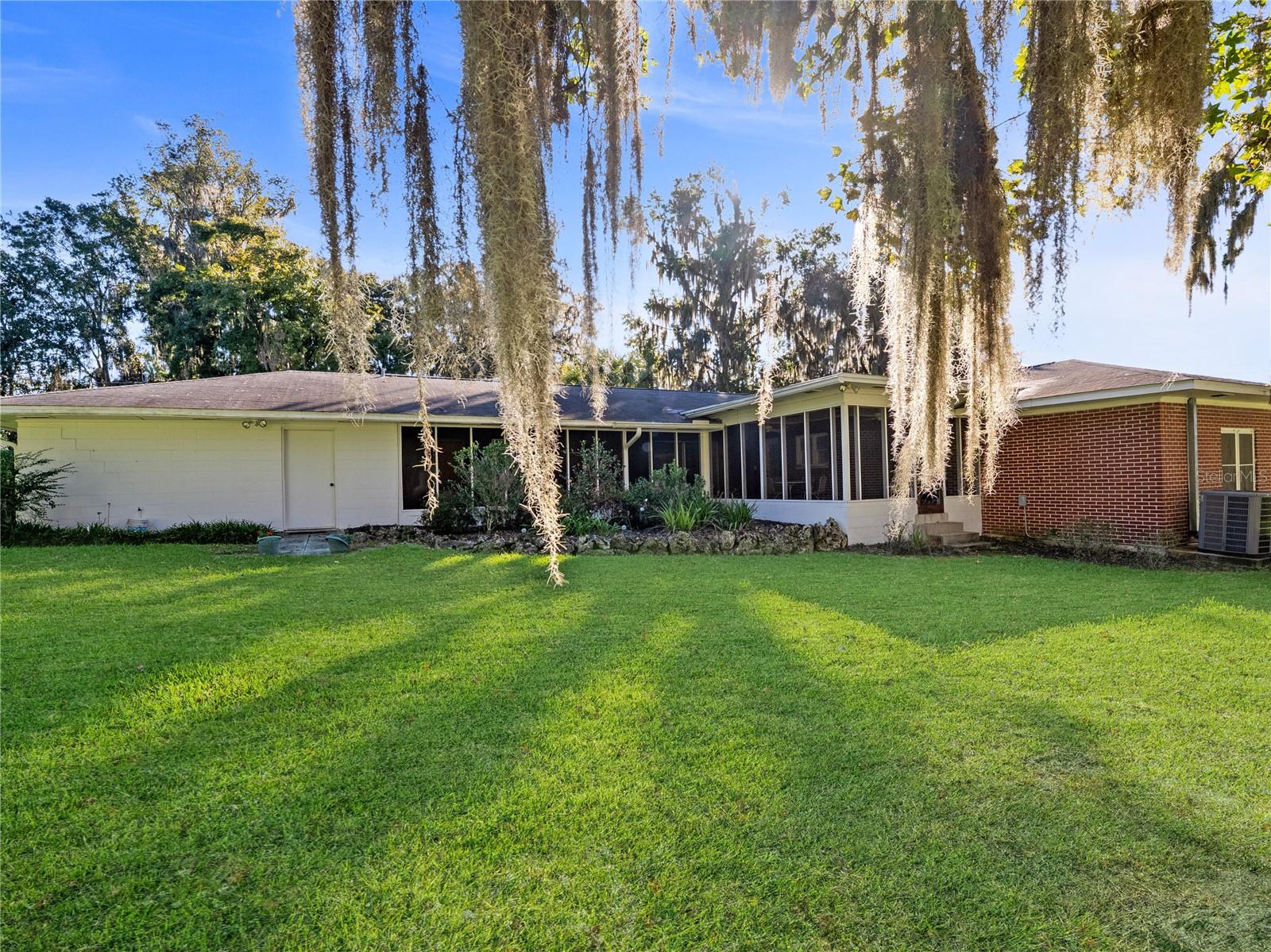 Listing photo id 30 for 1631 17th Street