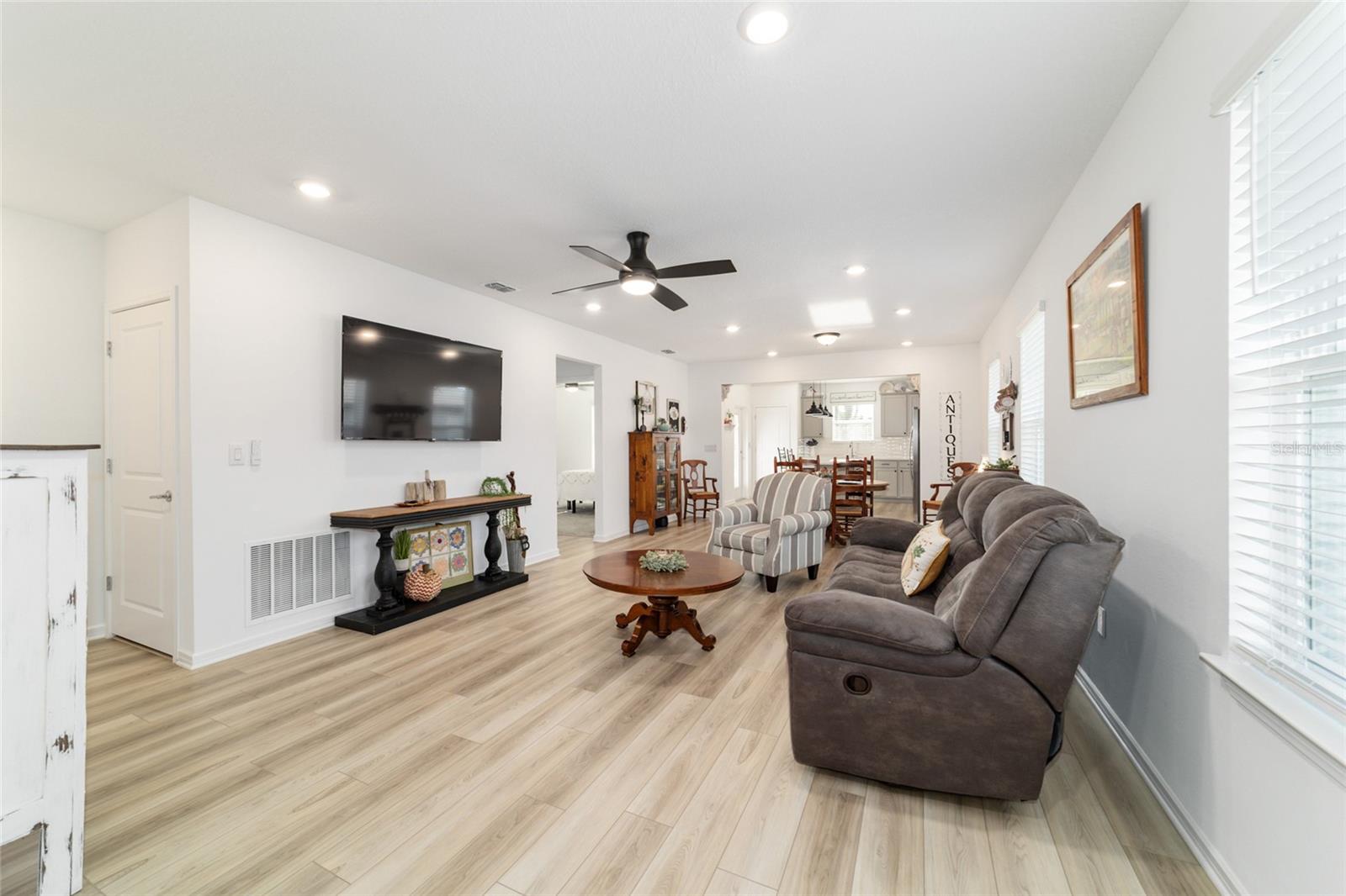 Image 8 of 59 For 8392 54th Loop