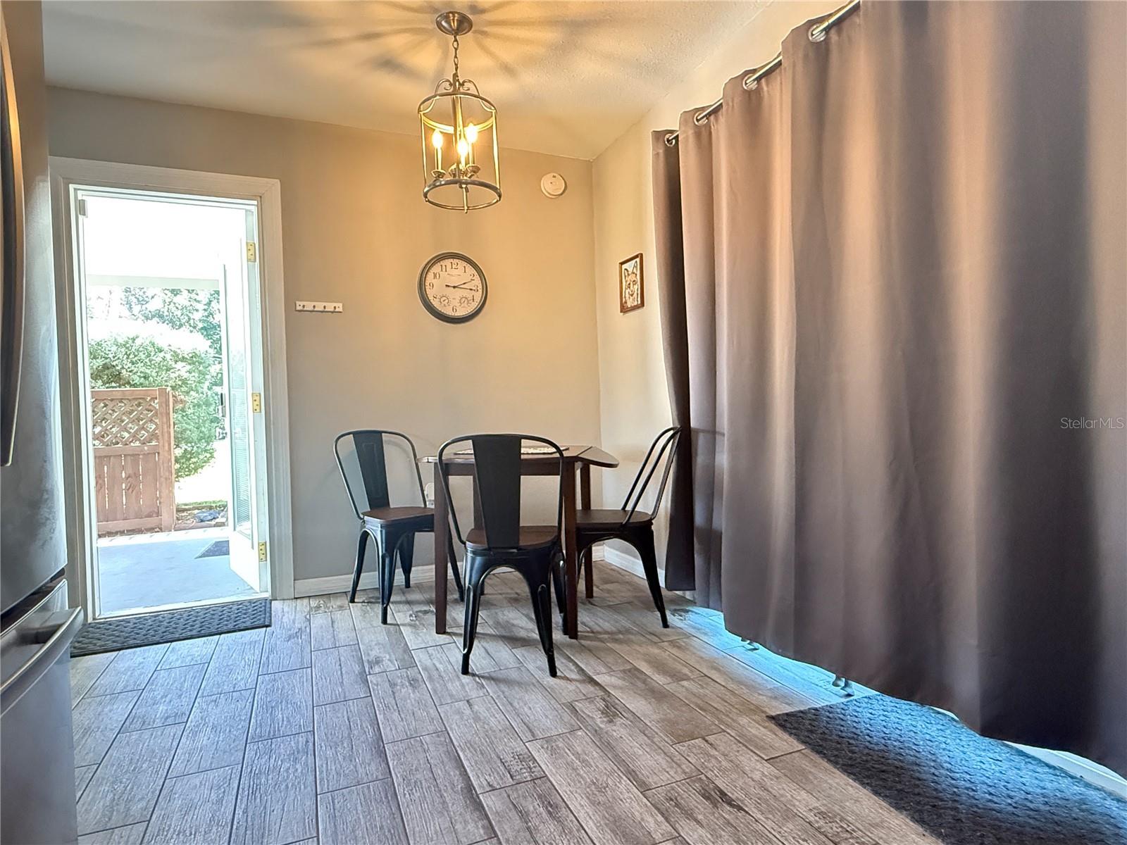 Listing photo id 8 for 6809 60th Street