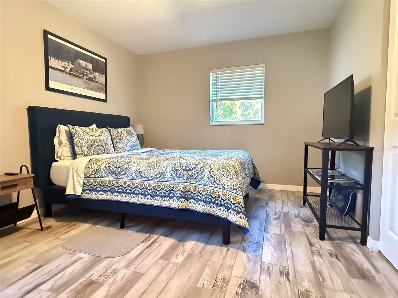 Listing photo id 11 for 6809 60th Street