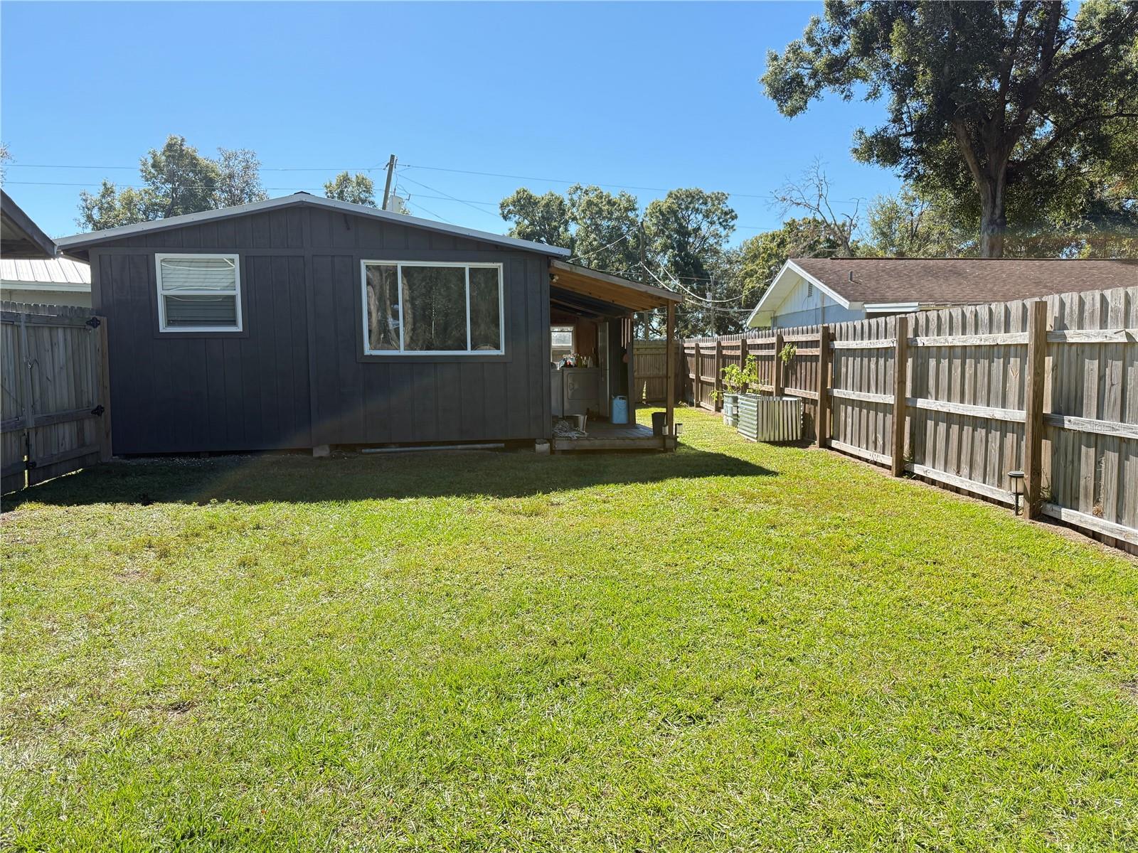 Listing photo id 29 for 6809 60th Street
