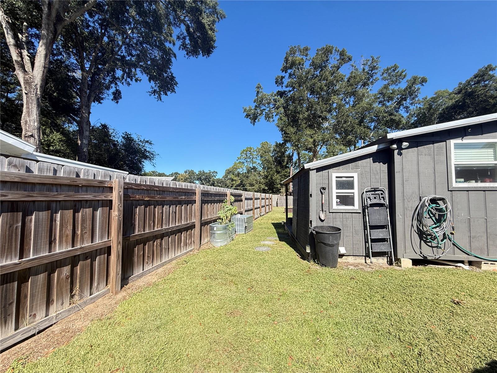 Listing photo id 31 for 6809 60th Street