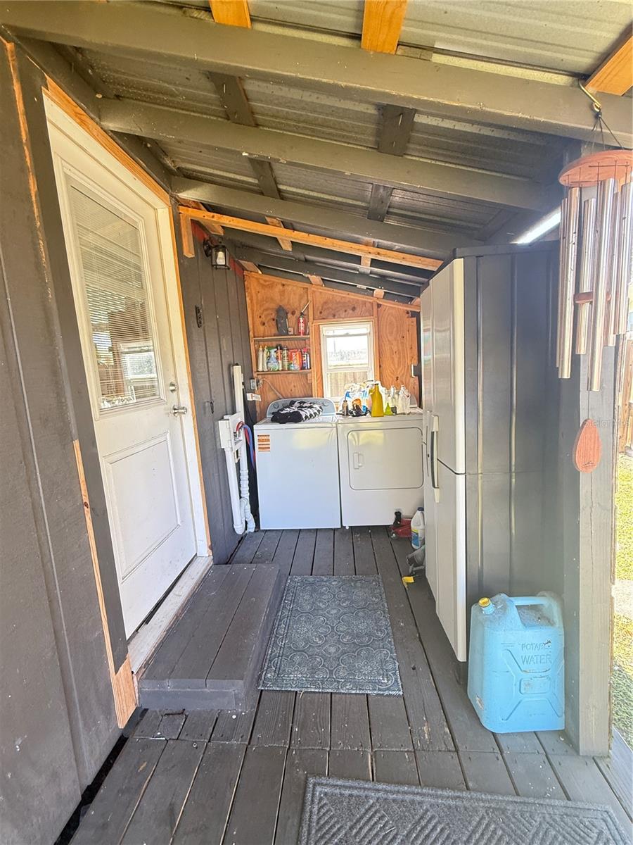 Listing photo id 34 for 6809 60th Street