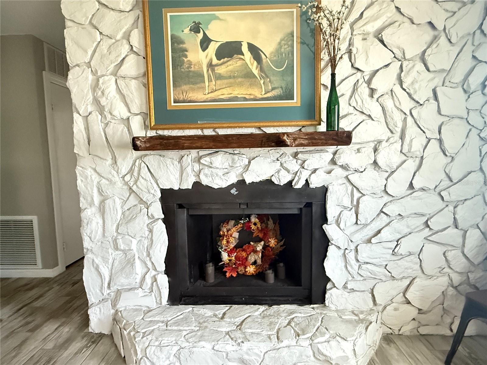 Listing photo id 2 for 6809 60th Street