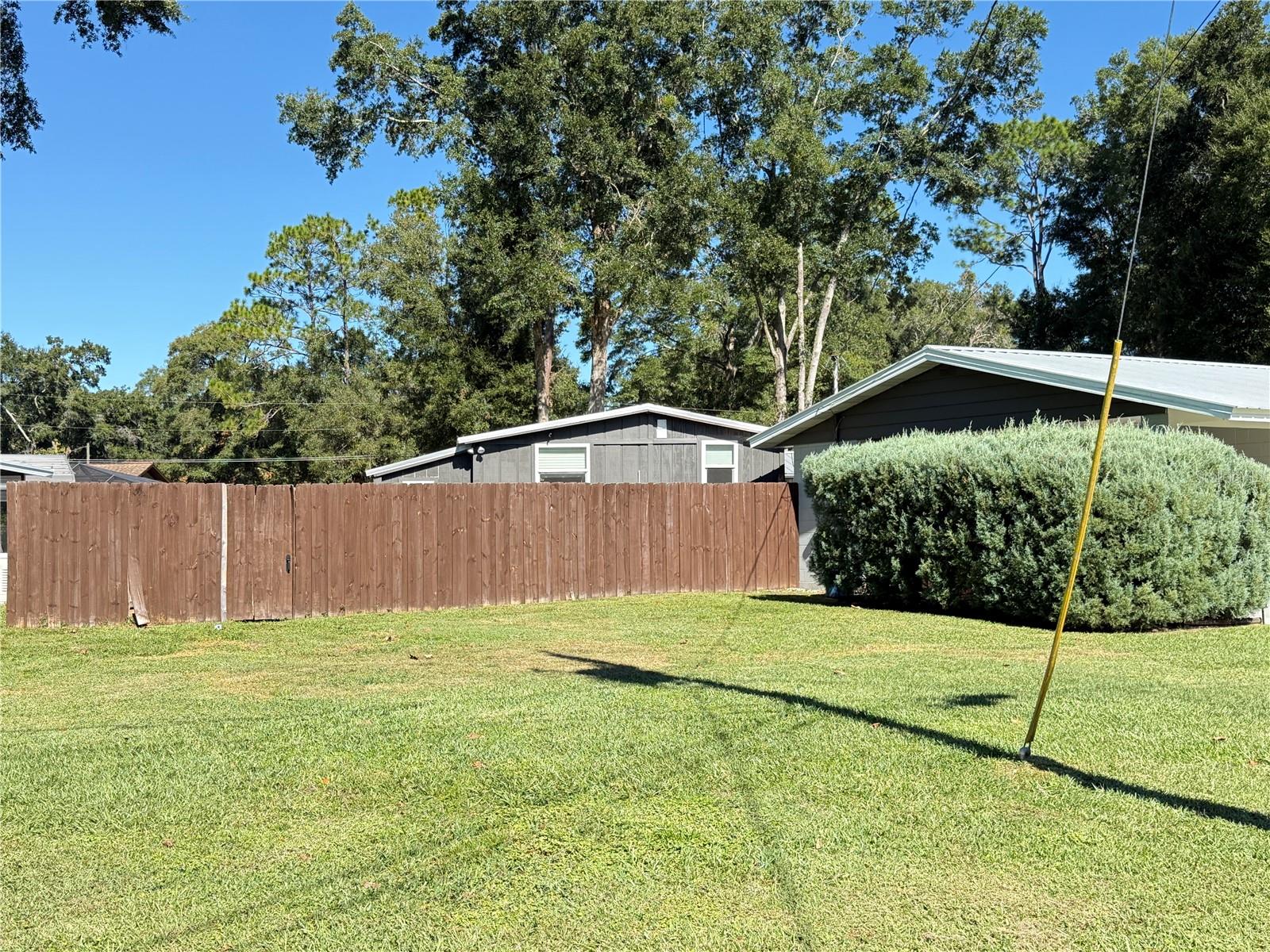 Listing photo id 43 for 6809 60th Street