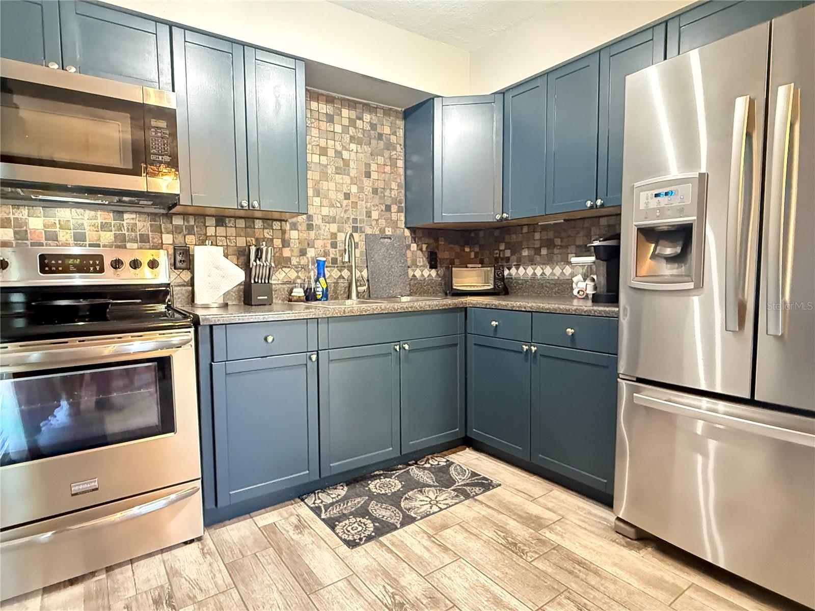 Listing photo id 5 for 6809 60th Street