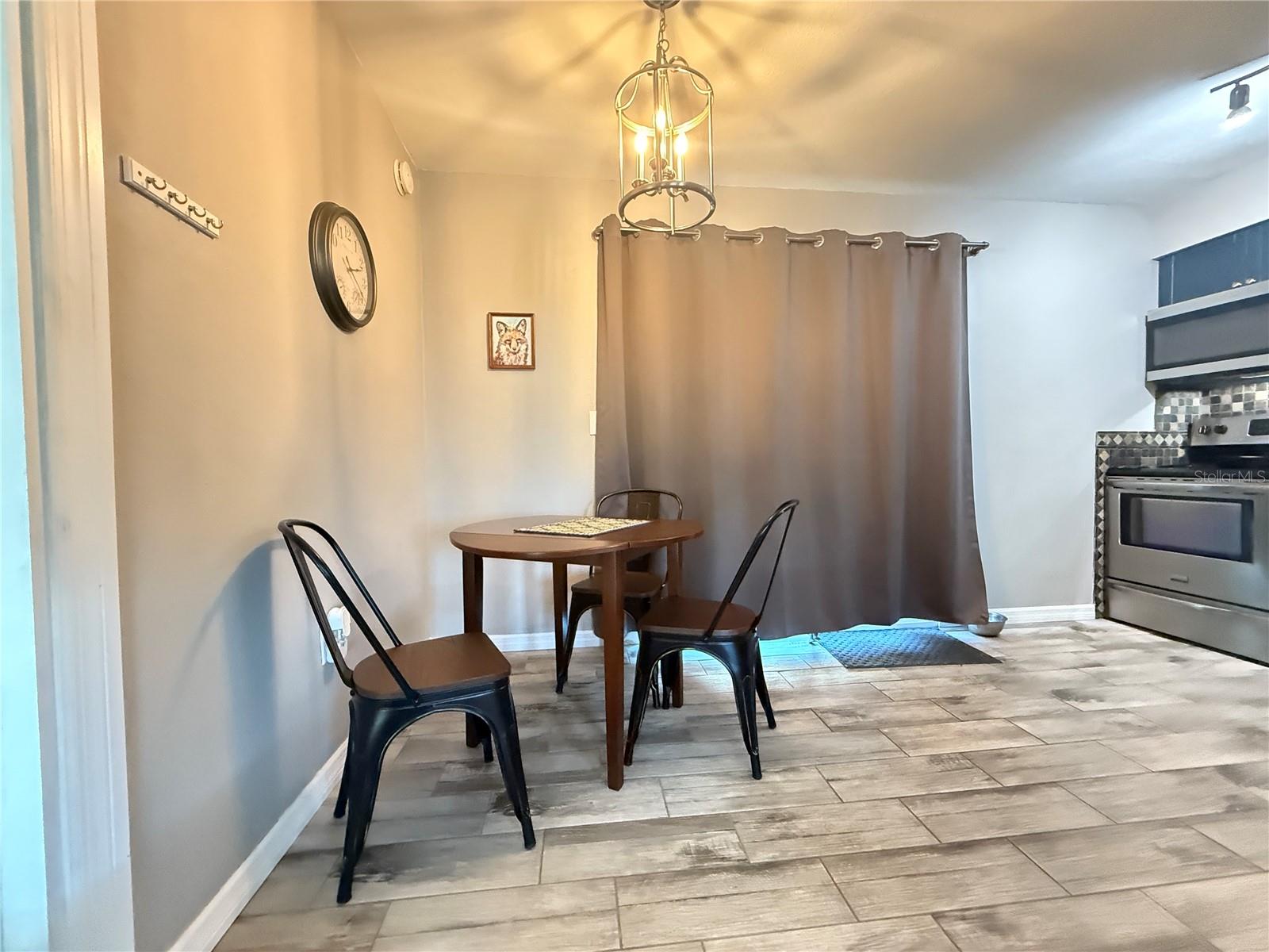 Listing photo id 7 for 6809 60th Street