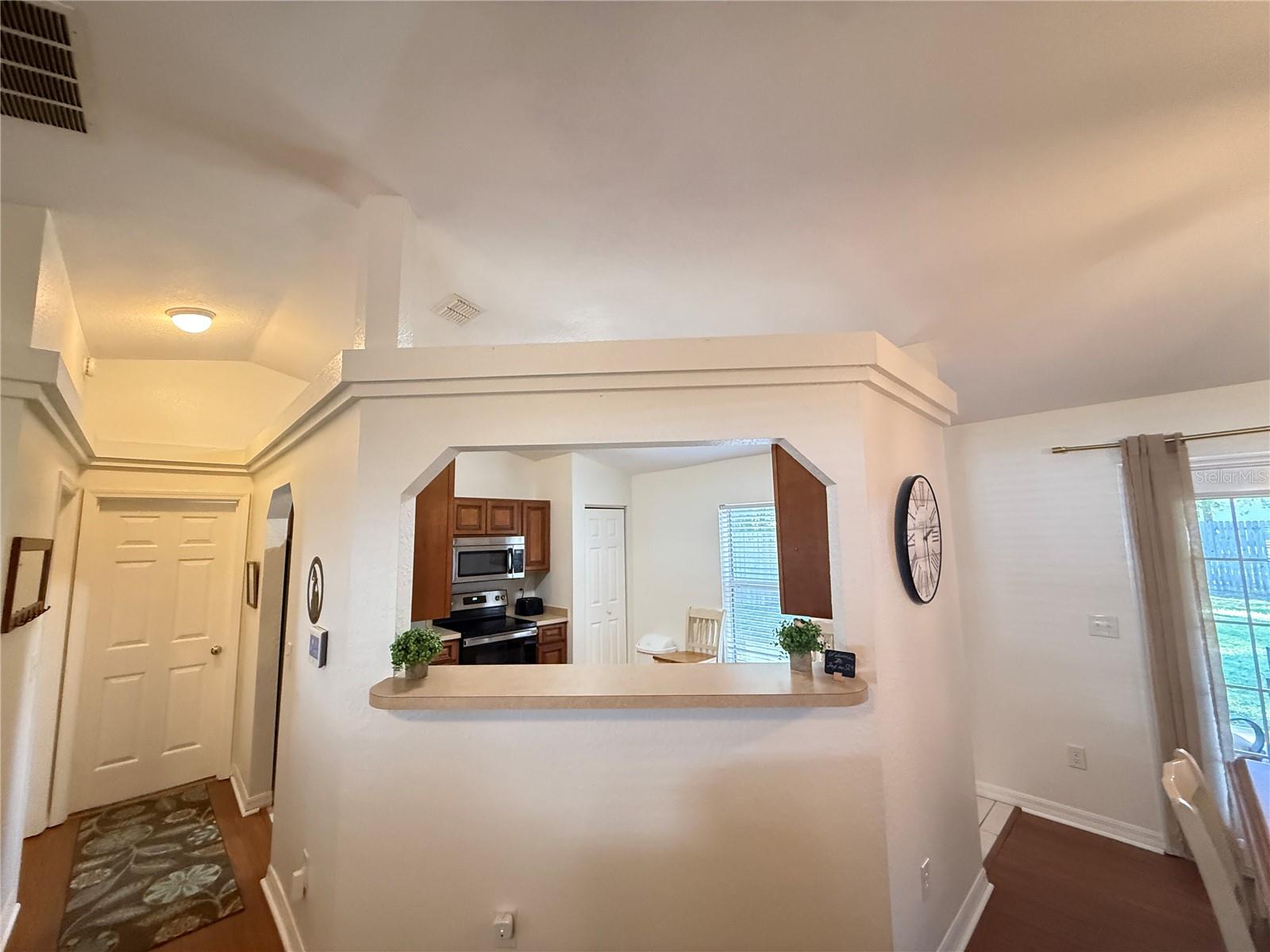 Listing photo id 8 for 6470 56th Terrace