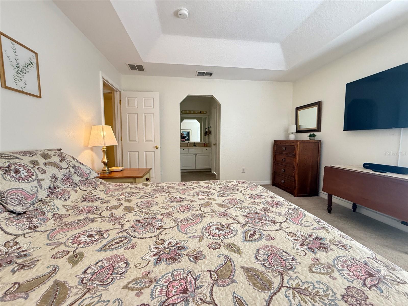 Listing photo id 12 for 6470 56th Terrace