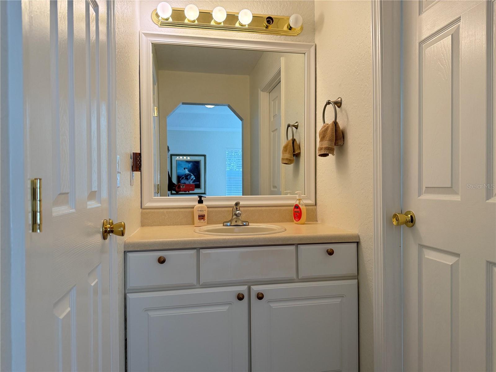 Listing photo id 16 for 6470 56th Terrace