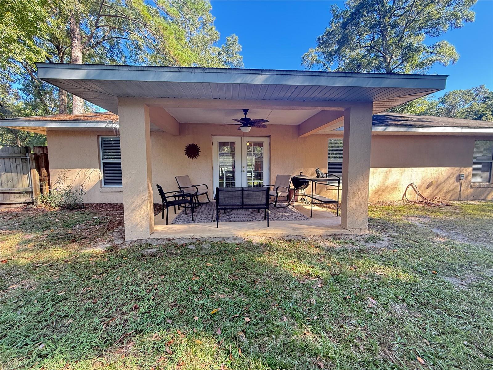 Listing photo id 25 for 6470 56th Terrace