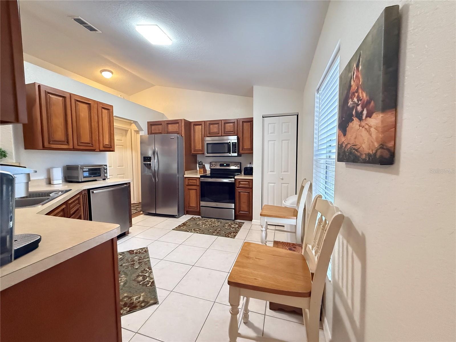 Listing photo id 5 for 6470 56th Terrace