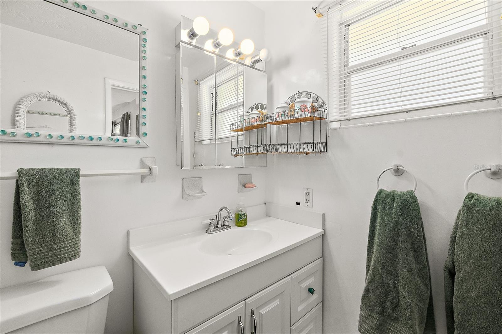 Image 23 of 45 For 210 Lincoln Avenue