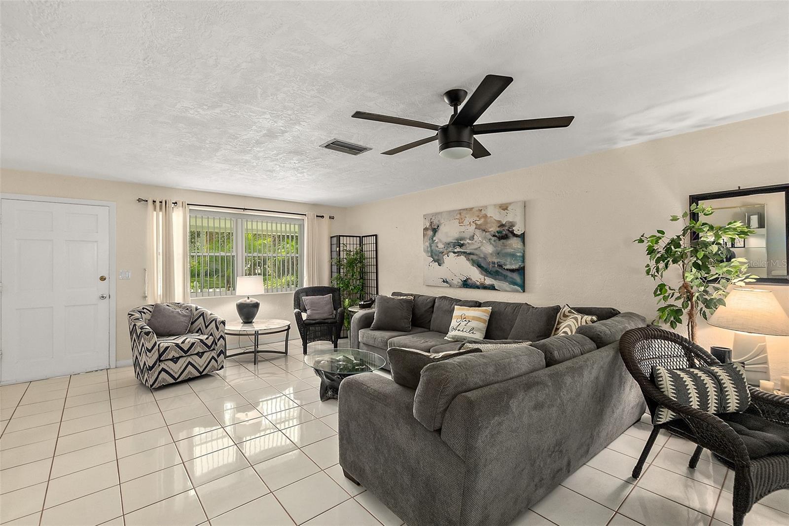 Image 7 of 45 For 210 Lincoln Avenue