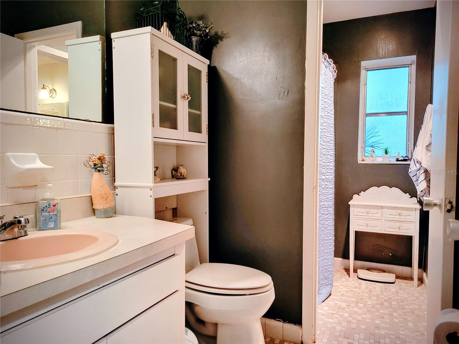 Image 18 of 35 For 2240 Howard Place