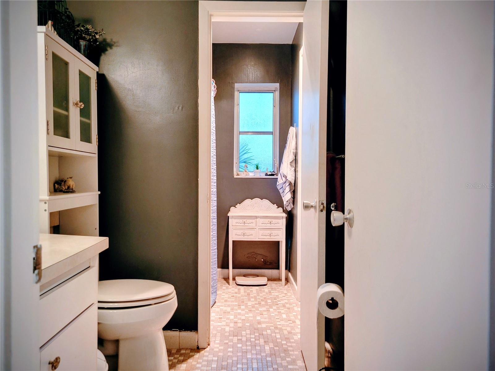 Image 19 of 35 For 2240 Howard Place