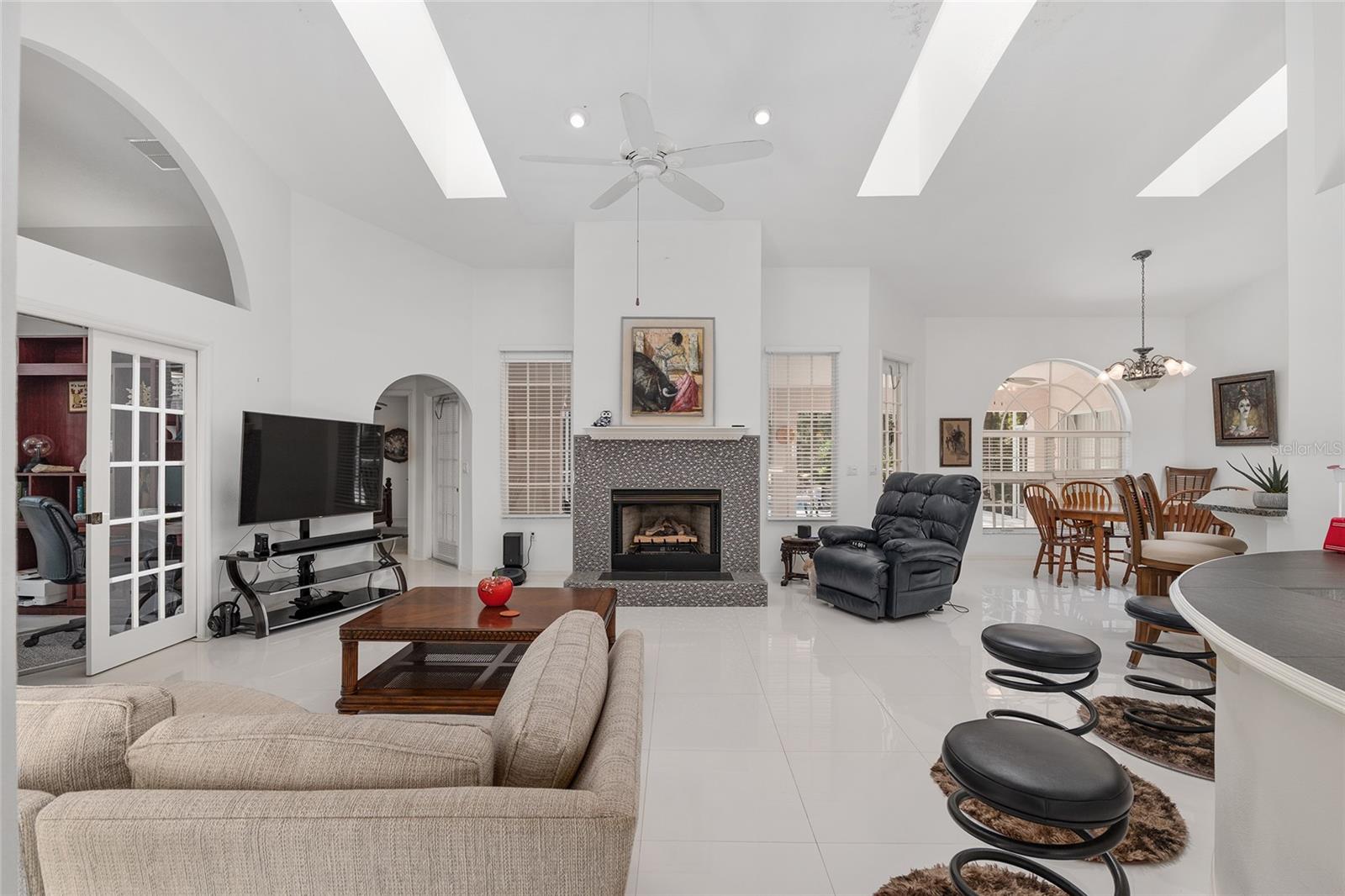 Image 24 of 89 For 90 Winding River Lane