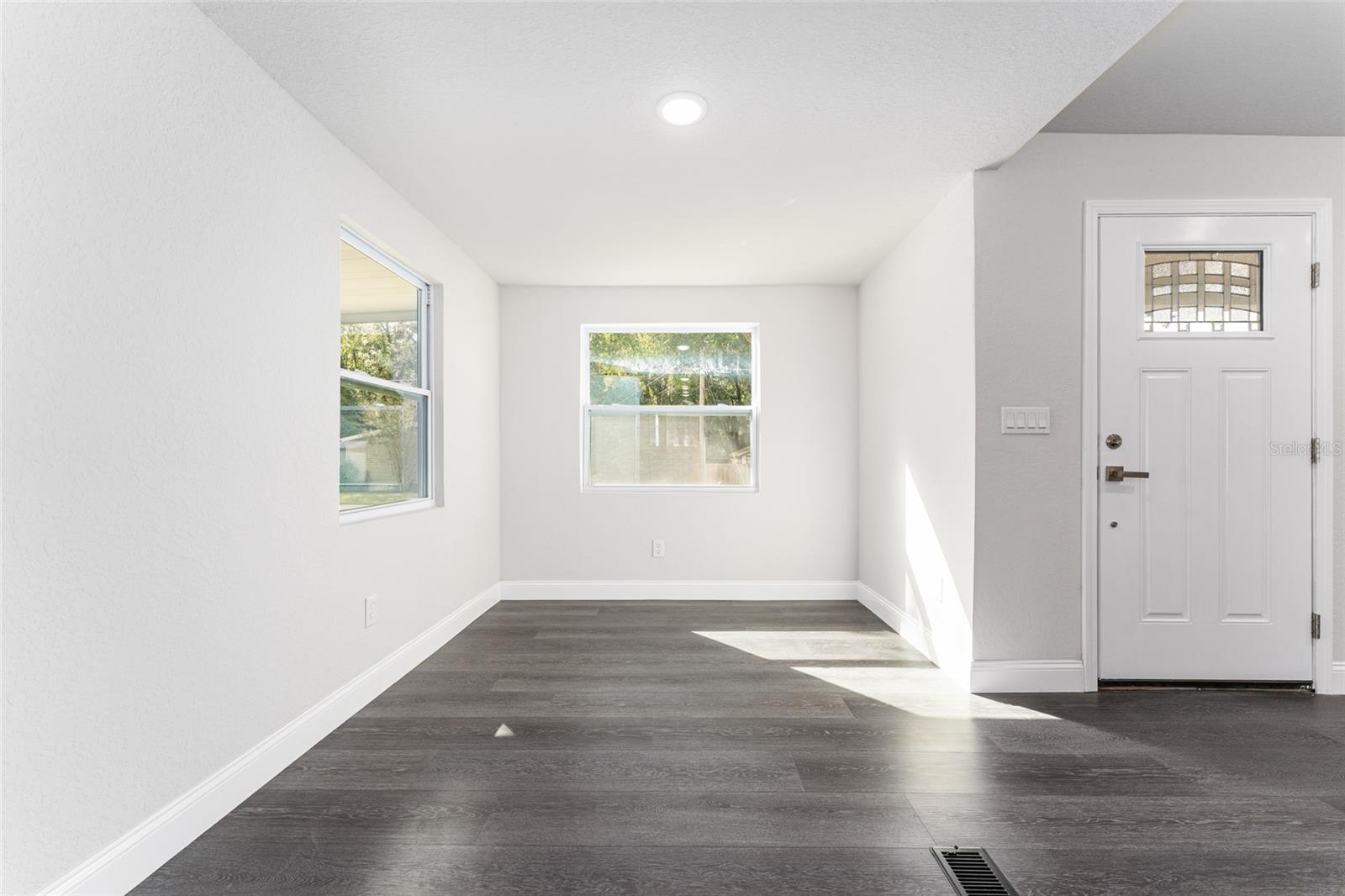 Image 21 of 62 For 9405 140th Place