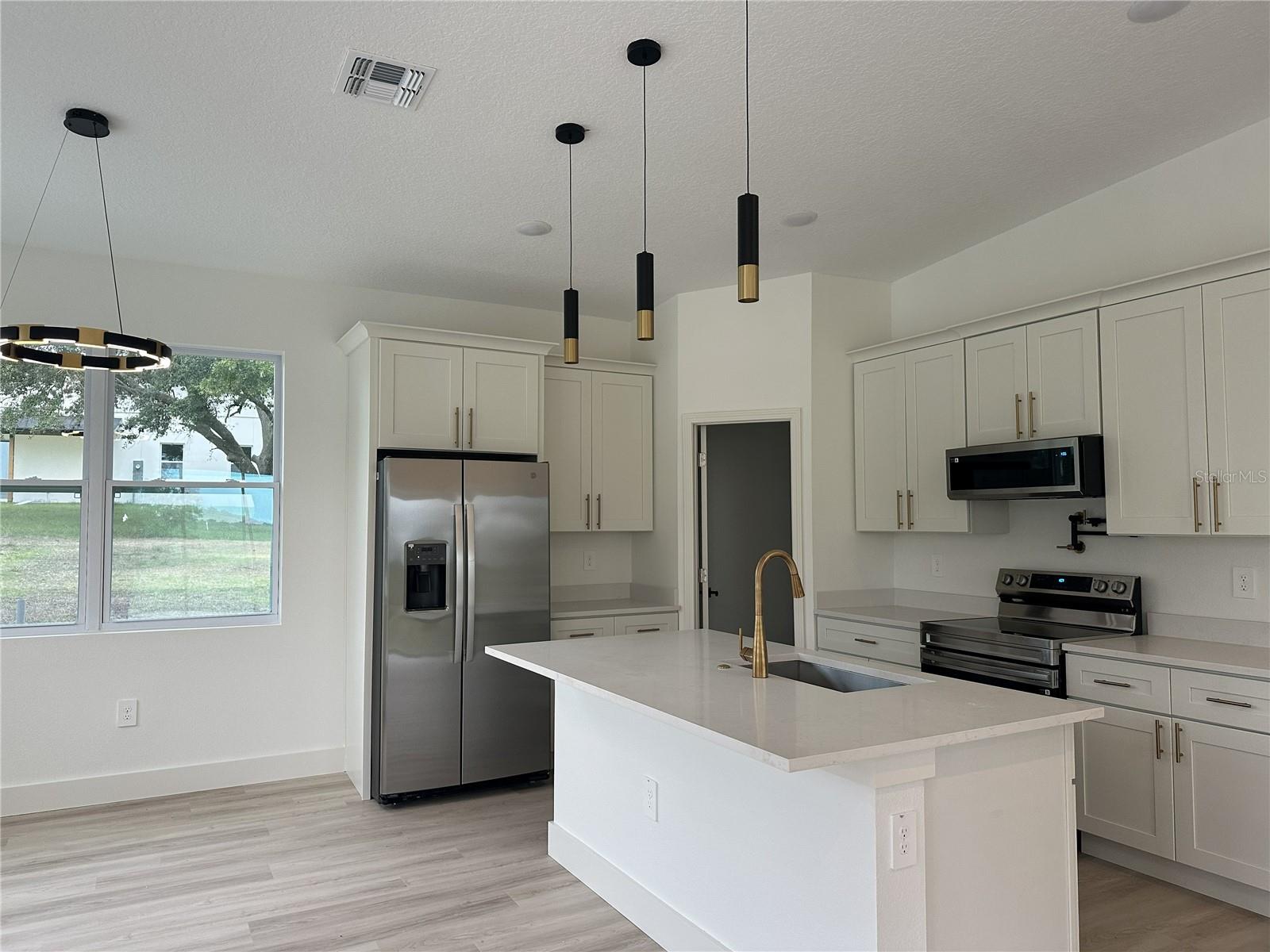 Image 3 of 7 For 17951 62 Street